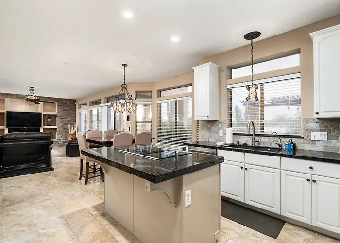 Pinnacle Perfection By Porter Heated Pool W Outdoor Putting Holiday home Scottsdale